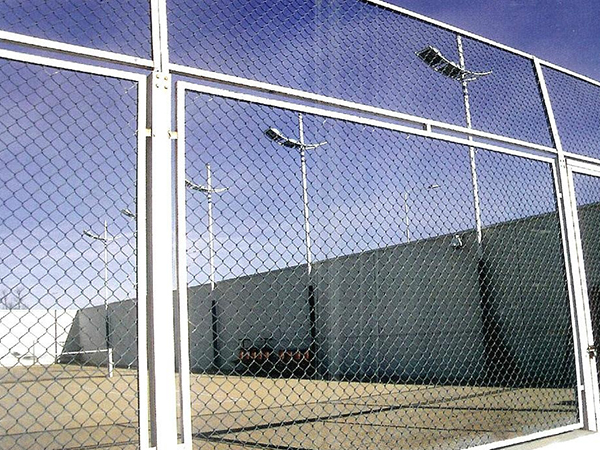 濰坊鐵絲網(wǎng)圍墻圖片2 濰坊鐵絲網(wǎng)圍墻圖片2