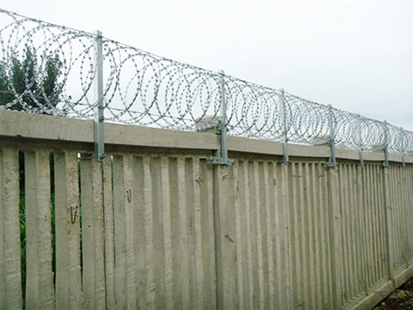 麗江刺鐵絲柵欄圖片2