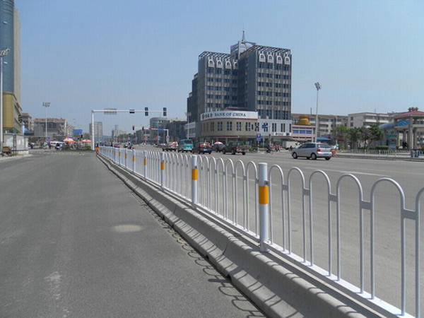 貴州隔離帶護欄網(wǎng)圖片2