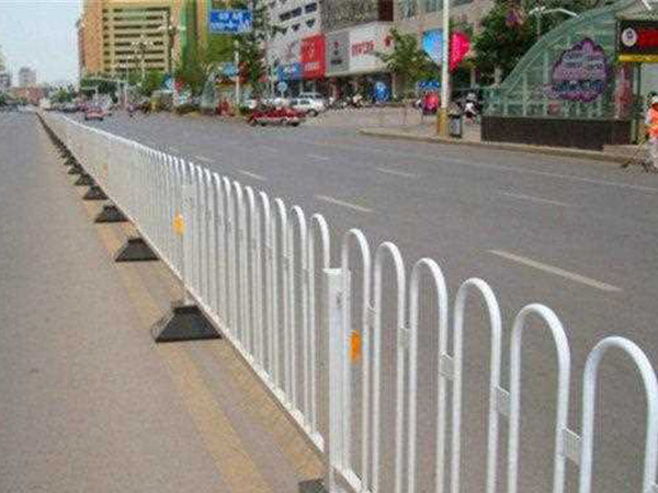 貴州隔離帶護欄網(wǎng)圖片4