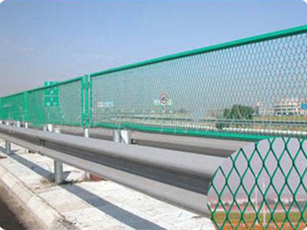 貴州橋梁防護(hù)欄圖片2