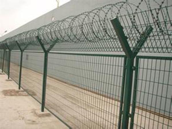 濰坊鐵絲網(wǎng)護(hù)欄圖片4