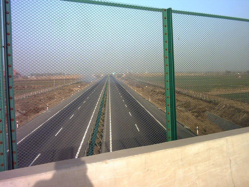 濰坊橋梁隔離網(wǎng)圖片4 濰坊橋梁隔離網(wǎng)圖片4