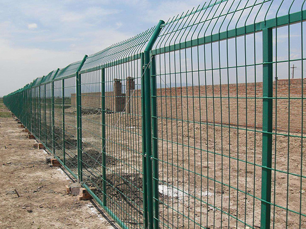 濰坊鐵絲網(wǎng)圍墻圖片3 濰坊鐵絲網(wǎng)圍墻圖片3