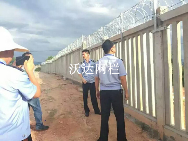 濰坊贛鐵路客專刺絲滾籠項(xiàng)目工程 濰坊贛鐵路客專刺絲滾籠項(xiàng)目工程