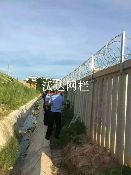 濰坊贛鐵路客專刺絲滾籠項目工程圖片4