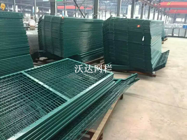 濰坊滬昆鐵路貴州段防護柵欄護欄網項目圖片5