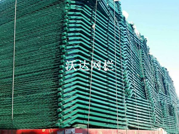 濰坊滬昆鐵路貴州段防護柵欄護欄網項目圖片6