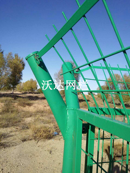 濰坊內(nèi)蒙古烏拉特中旗油井護(hù)欄網(wǎng)工程圖片3