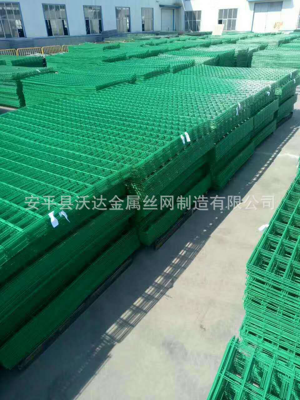 貴州浸塑隔離網(wǎng)圖片1 貴州浸塑隔離網(wǎng)圖片1