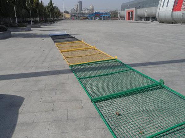 貴州浸塑隔離網(wǎng)圖片4 貴州浸塑隔離網(wǎng)圖片4