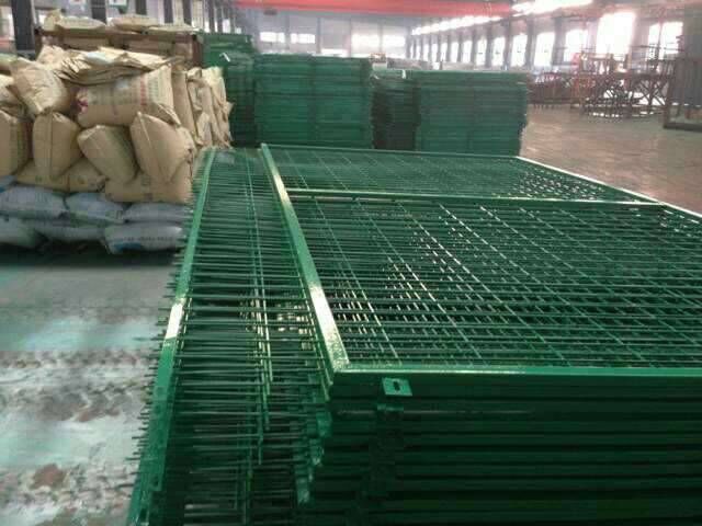 濰坊框架護(hù)欄網(wǎng)圖片4 濰坊框架護(hù)欄網(wǎng)圖片4