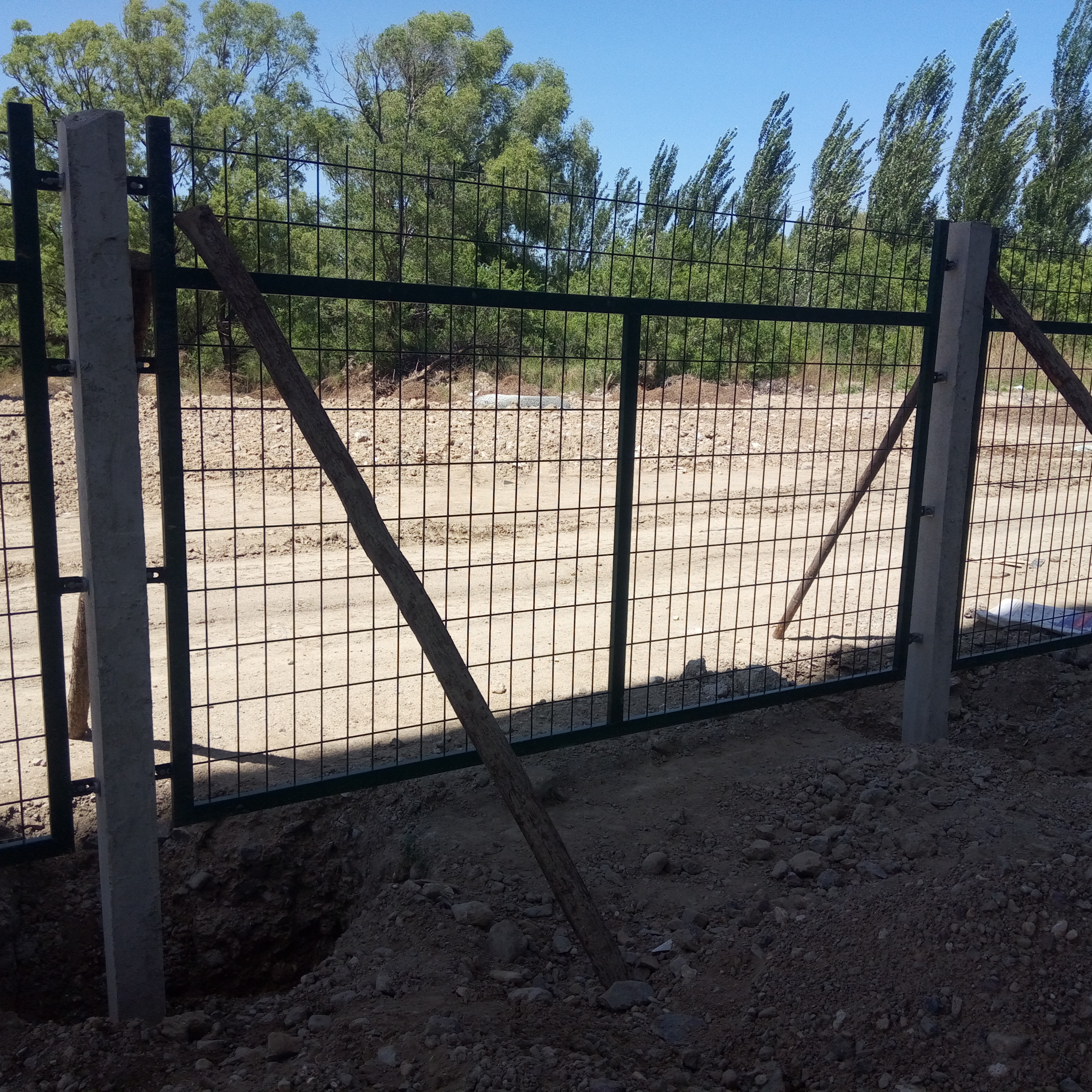 貴州鐵路橋下防護柵欄圖片2