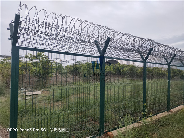 貴州云南機(jī)場(chǎng)鋼筋網(wǎng)圍界護(hù)欄網(wǎng)圖片2