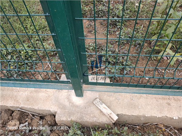 貴州云南機(jī)場(chǎng)鋼筋網(wǎng)圍界護(hù)欄網(wǎng)圖片3