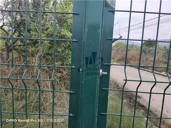貴州云南機(jī)場(chǎng)鋼筋網(wǎng)圍界護(hù)欄網(wǎng)圖片4