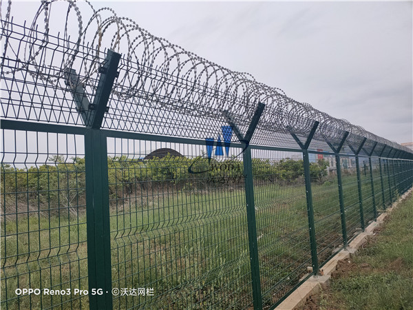 貴州云南機(jī)場(chǎng)鋼筋網(wǎng)圍界護(hù)欄網(wǎng)圖片6