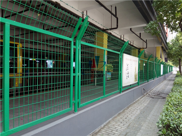 濰坊框架護(hù)欄網(wǎng)圖片6 濰坊框架護(hù)欄網(wǎng)圖片6