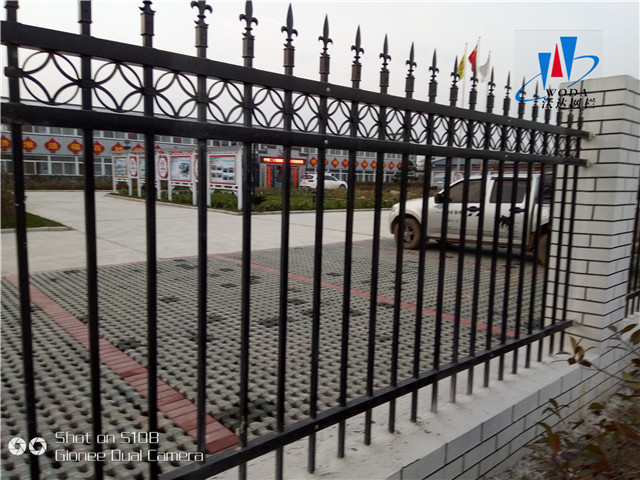 濰坊圍墻鐵藝護(hù)欄圖片3