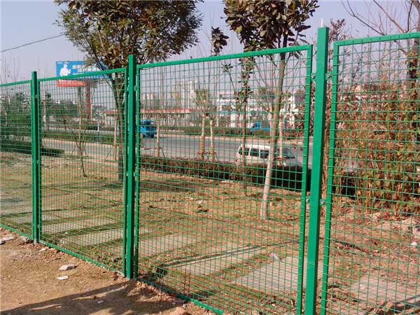 濰坊高速公路護(hù)欄網(wǎng)圖片5 濰坊高速公路護(hù)欄網(wǎng)圖片5