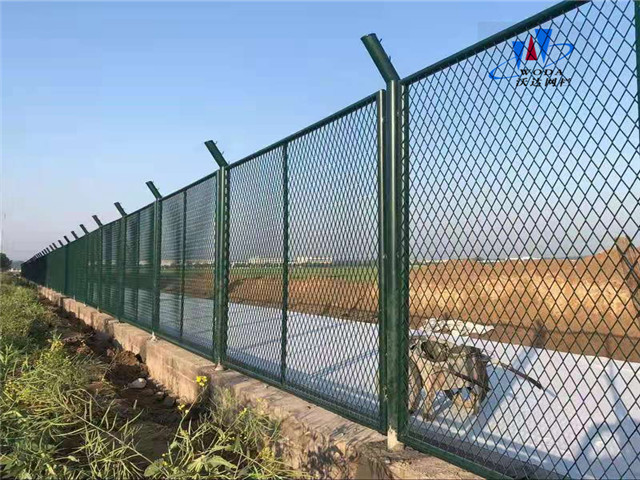 麗江鋼板網(wǎng)護(hù)欄