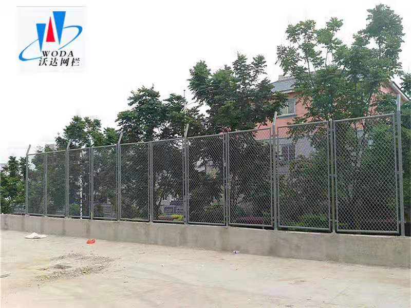 濰坊鋼板網(wǎng)護欄圖片8 濰坊鋼板網(wǎng)護欄圖片8