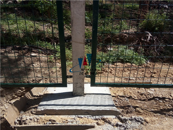 濰坊鐵路護欄_金屬柵欄網片工程案例圖片3 濰坊鐵路護欄_金屬柵欄網片工程案例圖片3