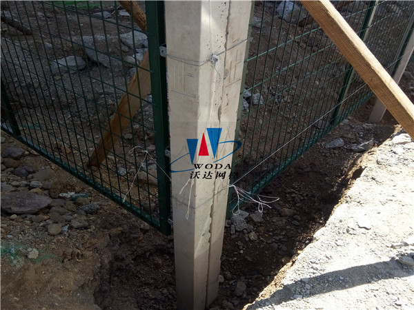 濰坊鐵路護欄_金屬柵欄網片工程案例圖片5 濰坊鐵路護欄_金屬柵欄網片工程案例圖片5