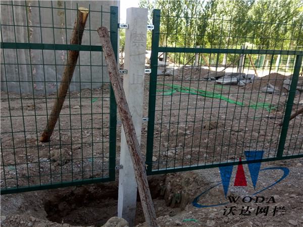 濰坊鐵路護欄_金屬柵欄網片工程案例圖片6 濰坊鐵路護欄_金屬柵欄網片工程案例圖片6