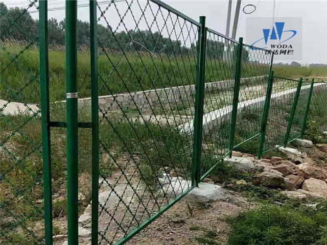 麗江刀片刺網(wǎng)護(hù)欄圖片1