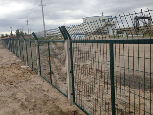 浸塑鐵路防護(hù)柵欄 (3).jpg 浸塑鐵路防護(hù)柵欄 (3).jpg