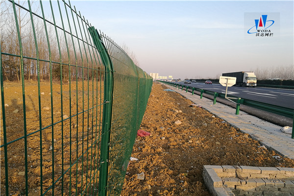 貴州C型柱隔離柵圖片4 貴州C型柱隔離柵圖片4