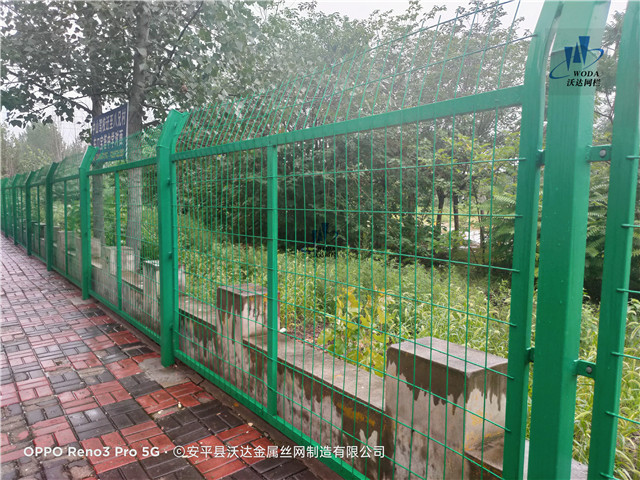 濰坊廠區(qū)隔離網(wǎng)圖片3 濰坊廠區(qū)隔離網(wǎng)圖片3